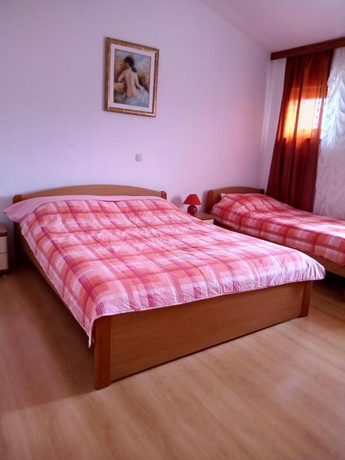 Apartmani Nikolina Ražanac Esterno foto