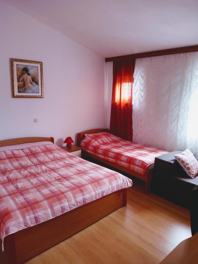 Apartmani Nikolina Ražanac Esterno foto